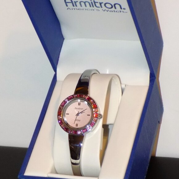 New with Tag Armitron Now Ladies Stainless Bracelet Watch Crystal Bezel 75/5130 - Picture 9 of 10